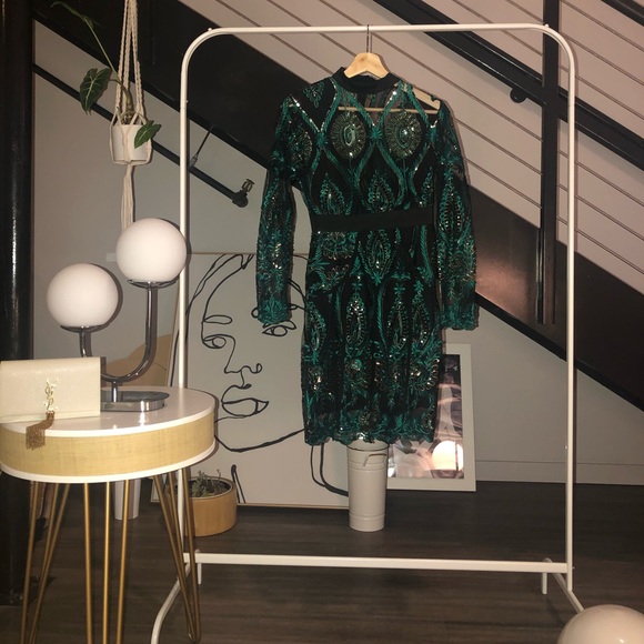 Luxury breaking neck dress - Picture 2 of 5